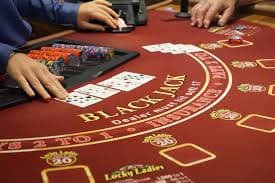 Pengguna memanfaatkan fitur keamanan akun dan pengaturan privasi dalam permainan live casino